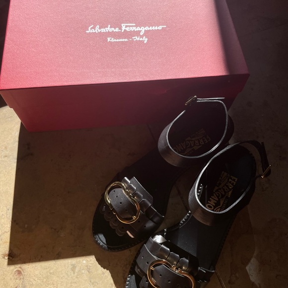 Salvatore Ferragamo sandals - Picture 2 of 3